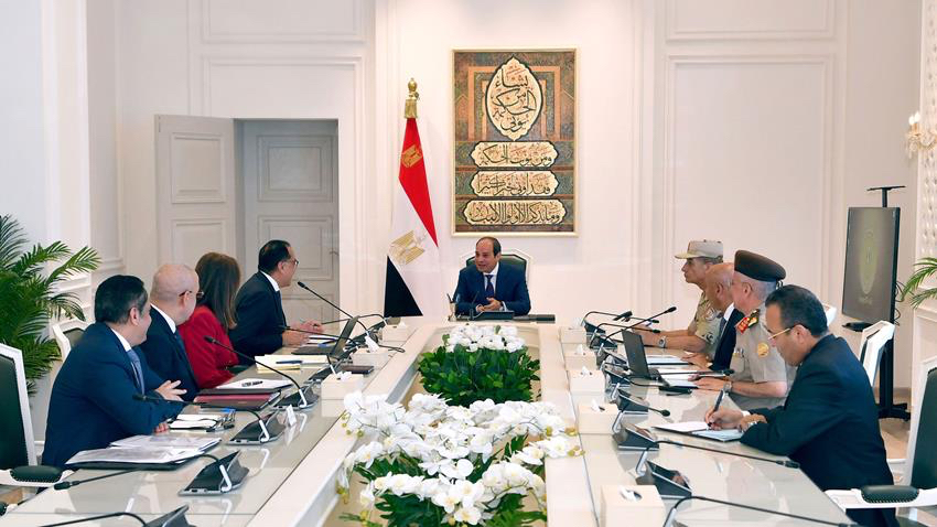 اجتماع هام بين الرئيس السيسي ورئيس الوزراء وعدد من الوزراء لمناقشة القضايا الاستراتيجية